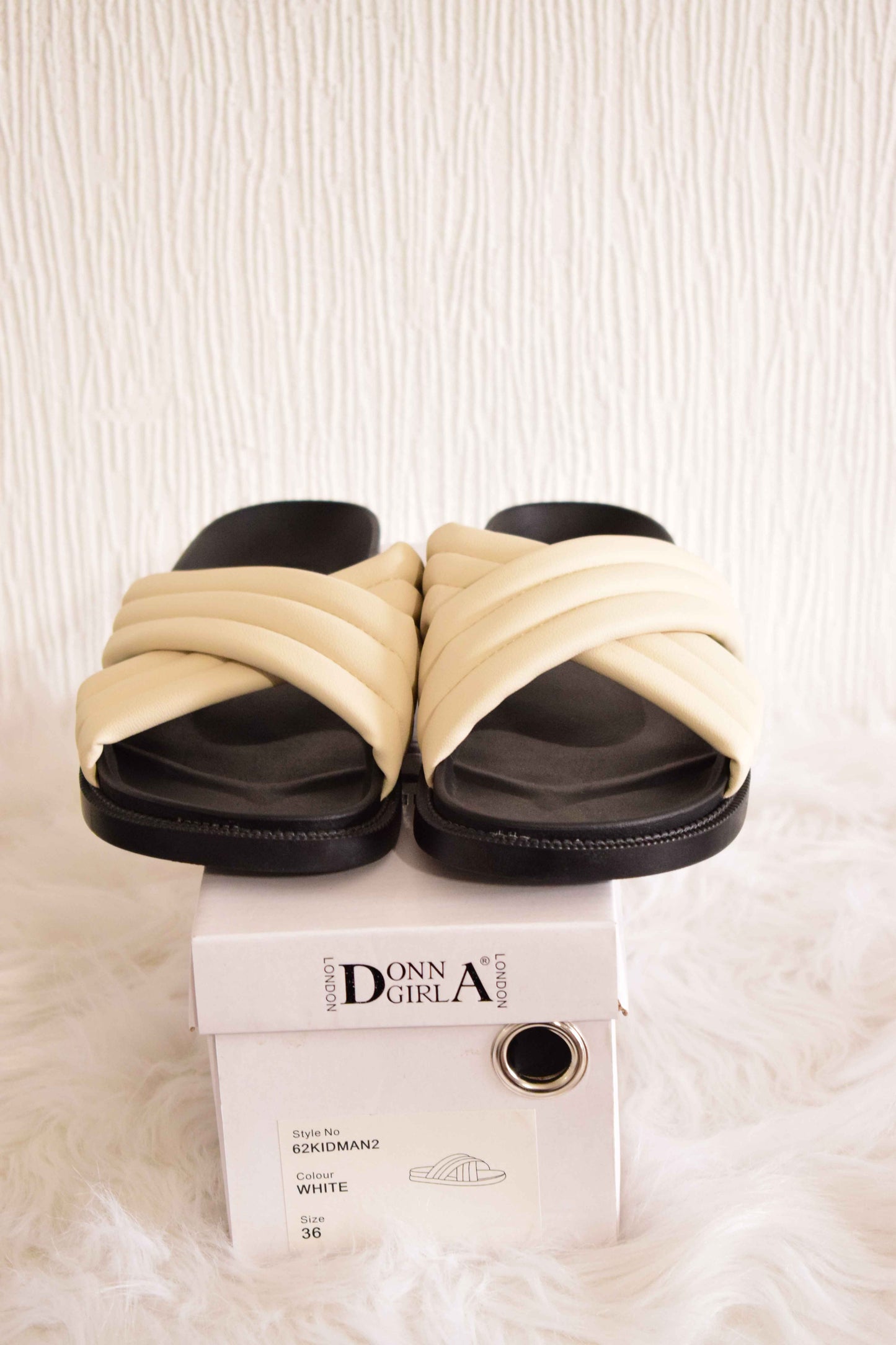 Claquettes Bicolores à Brides Croisées –Donna Girl London