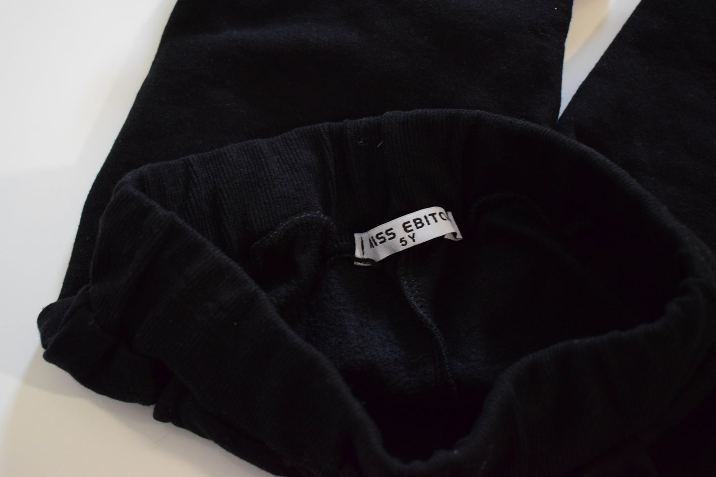Pantalon de jogging enfant noir avec inscription "emotion" violette 5 ans
