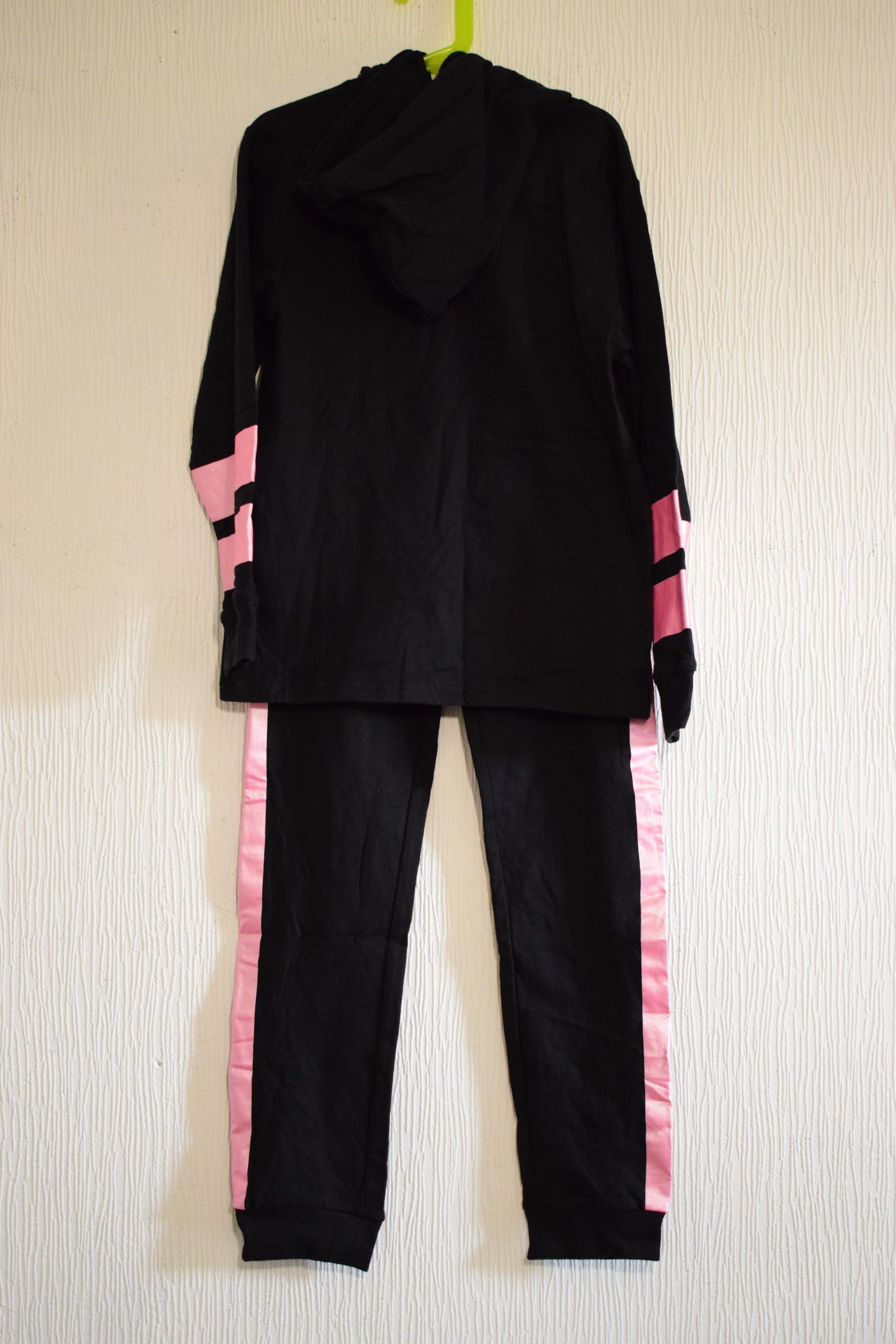 Ensemble de jogging noir et bandes satinées rose fuchsia avec sweat à capuche enfants 9-10 Ans