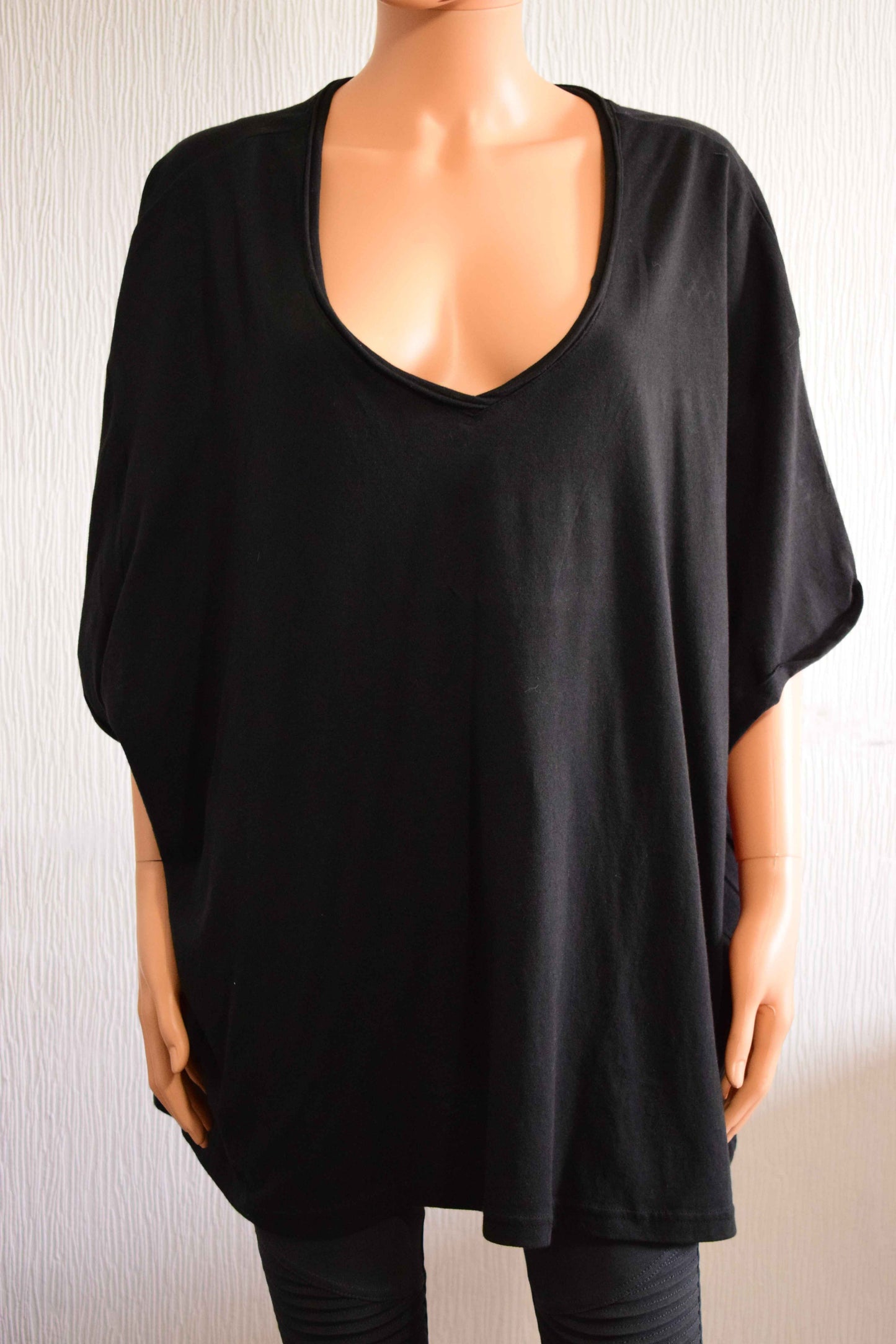 T-shirt long surdimensionné noir à col en V 4XL
