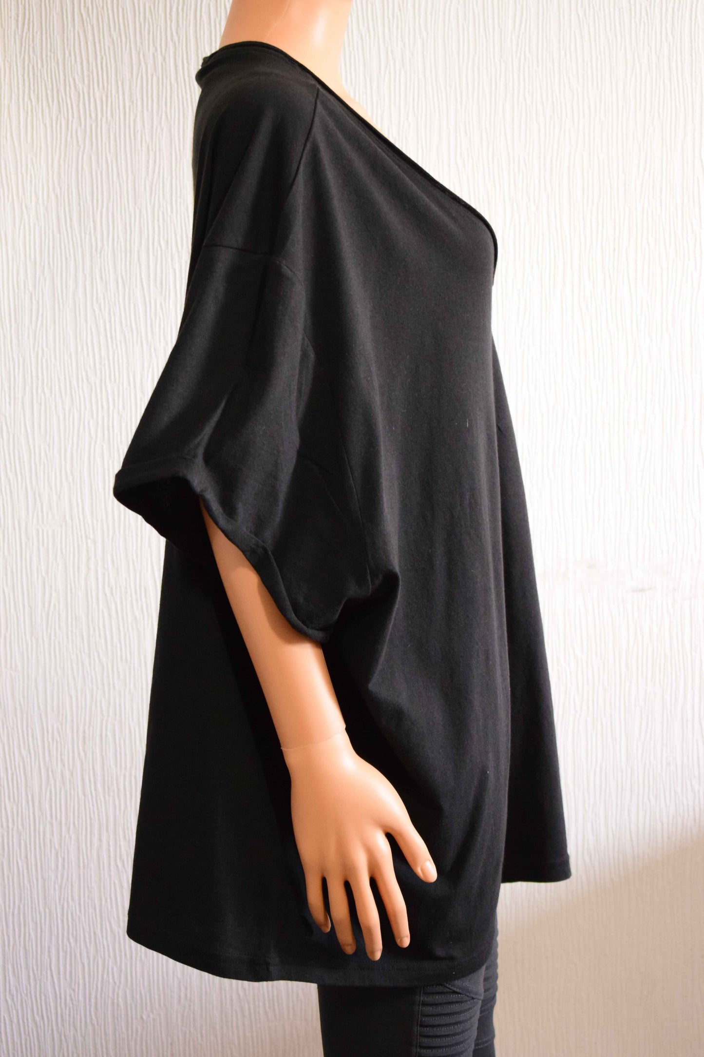 T-shirt long surdimensionné noir à col en V 4XL