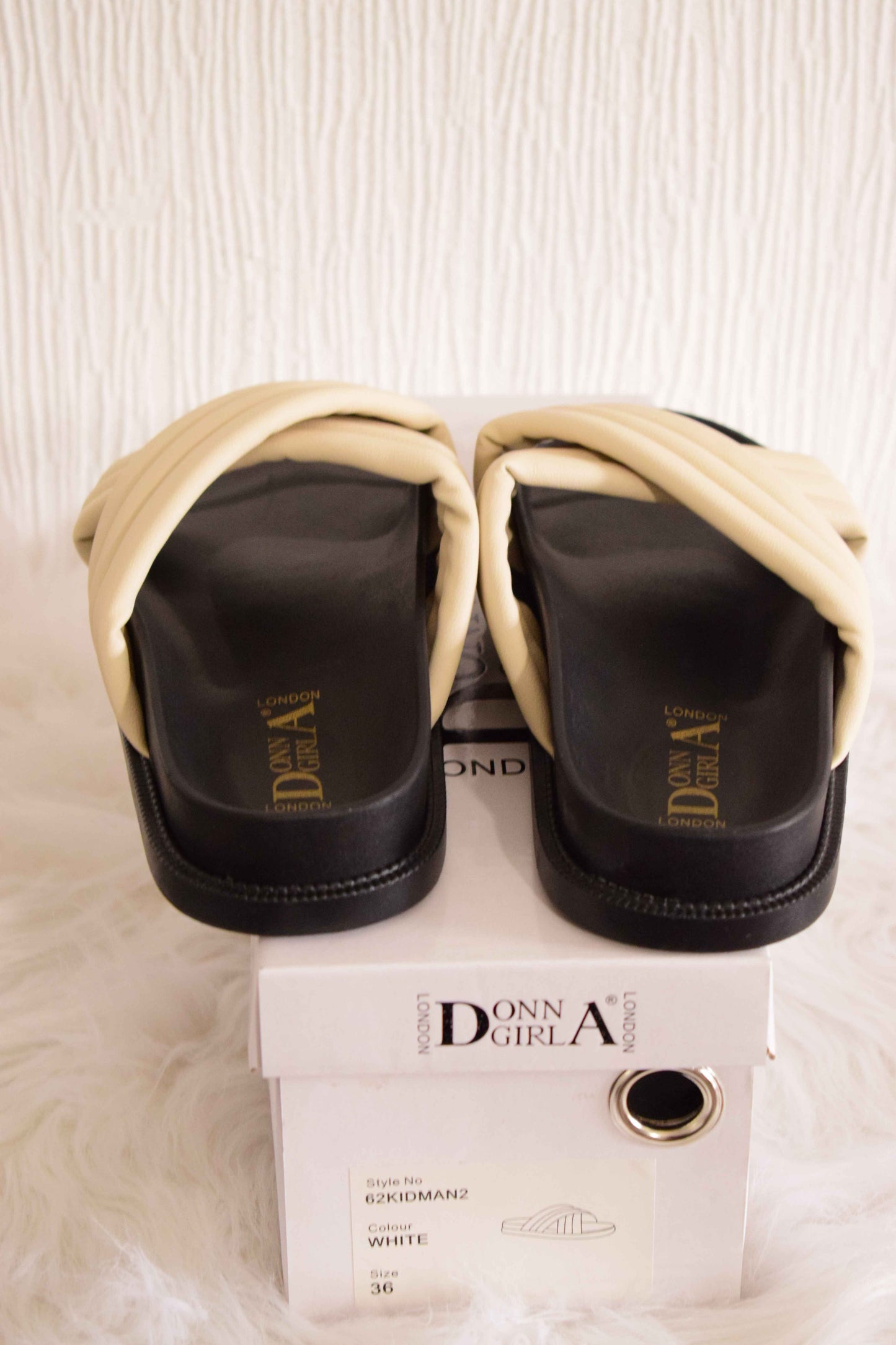 Claquettes Bicolores à Brides Croisées –Donna Girl London