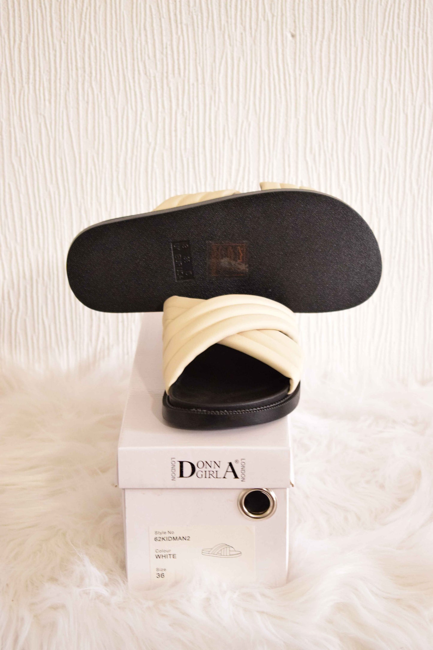 Claquettes Bicolores à Brides Croisées –Donna Girl London