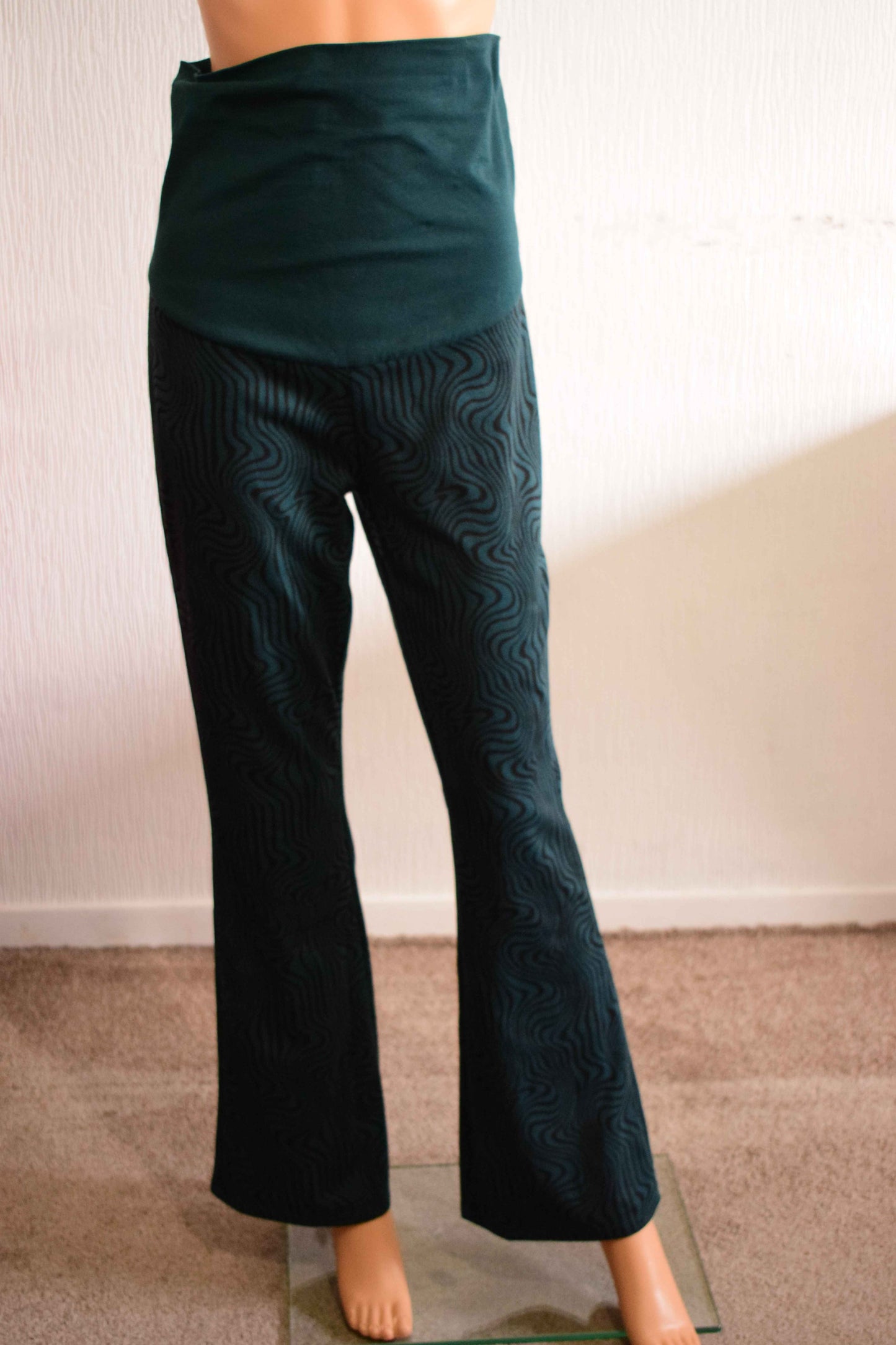 Pantalon Supermom évasé à motifs ondulés vert canard S