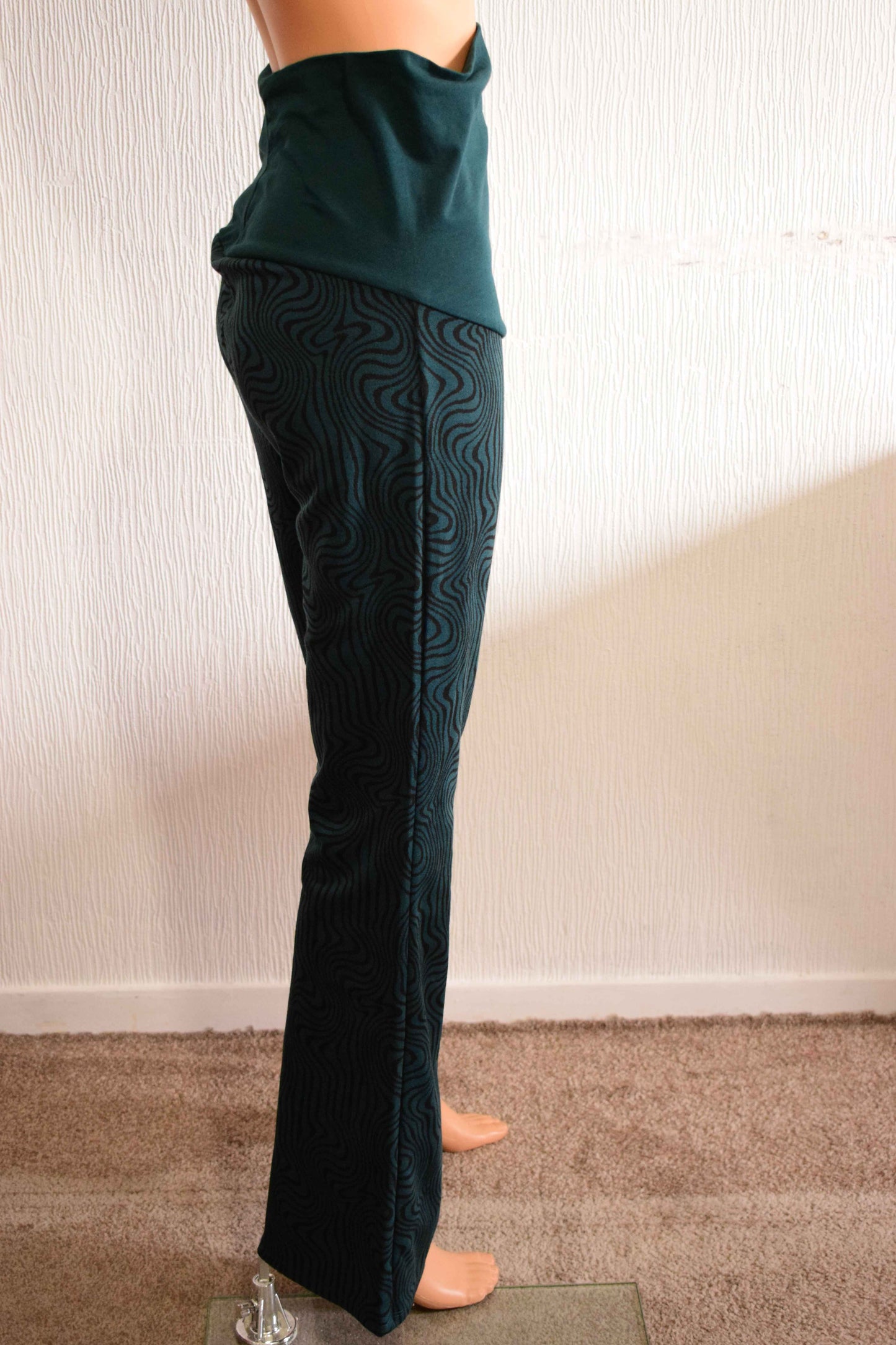 Pantalon Supermom évasé à motifs ondulés vert canard S