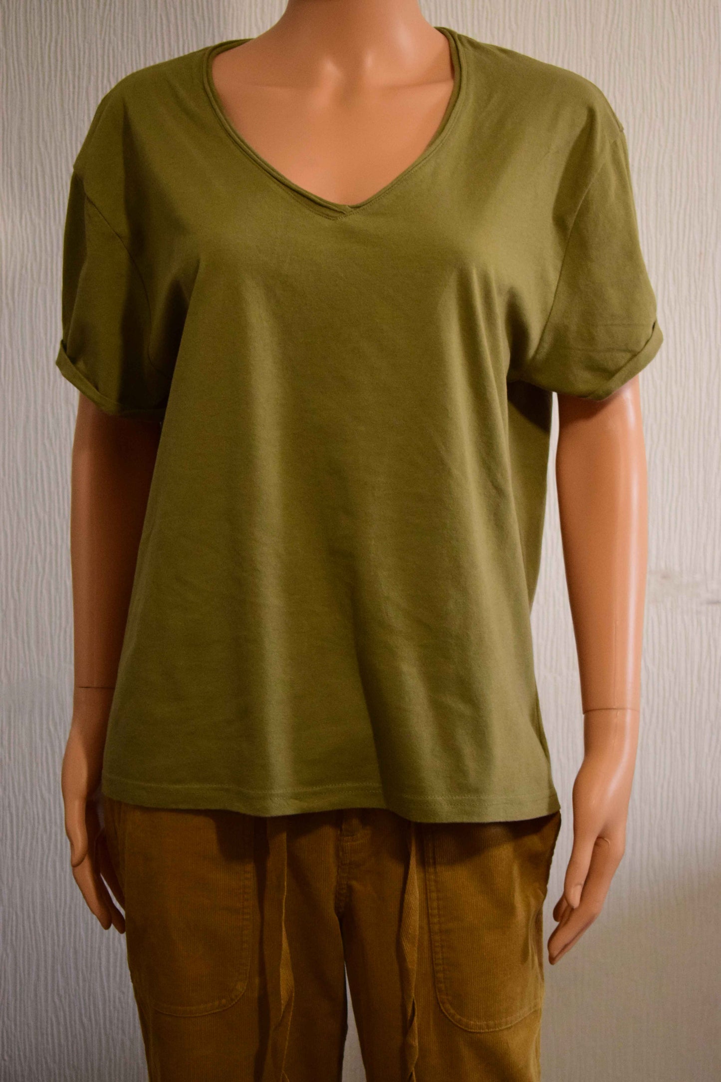 T-Shirt Col V Manches Retroussées Hanes