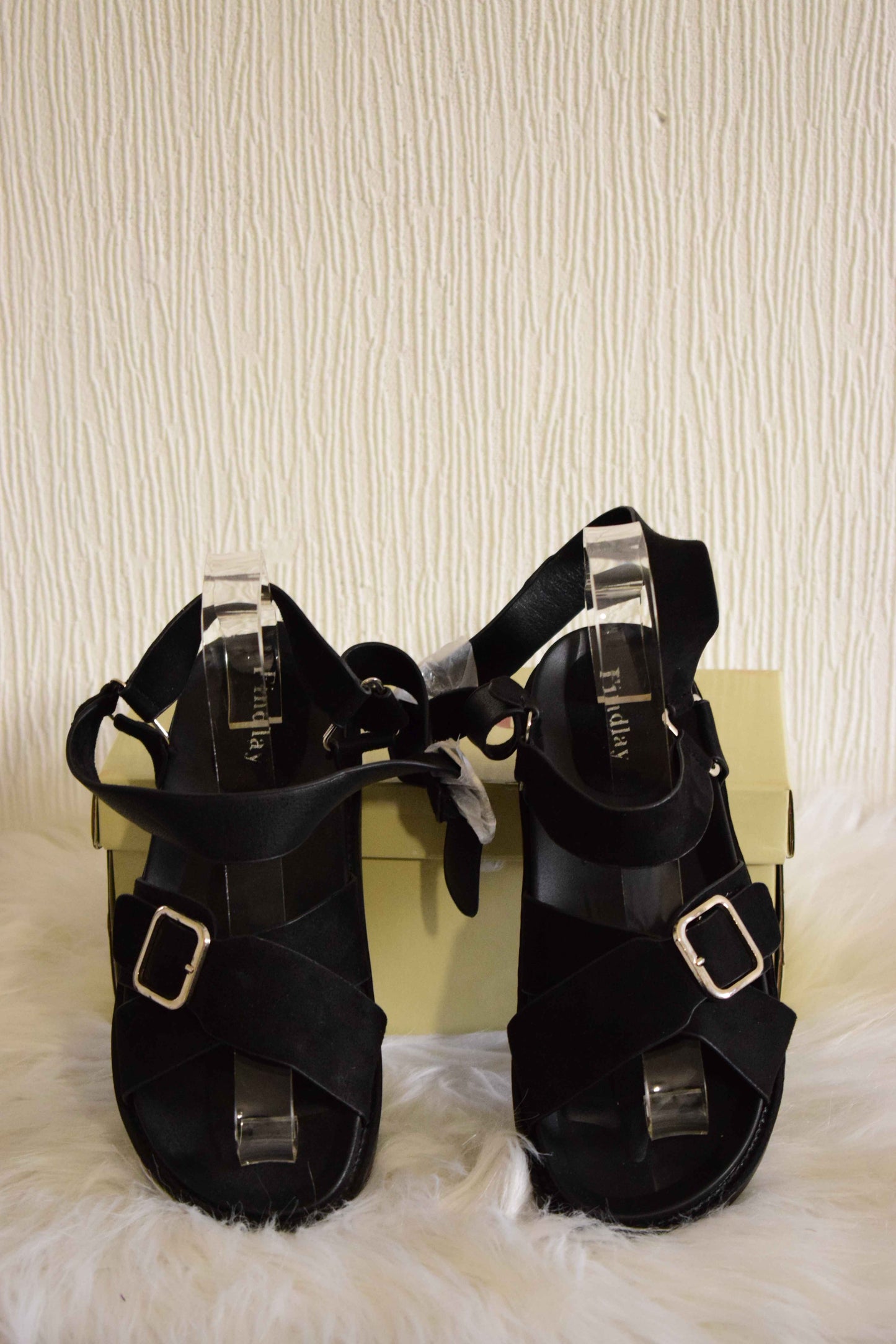 Sandales Plateformes Femme Noires en Daim & Cuir à Boucle Argentée – Findlay 37