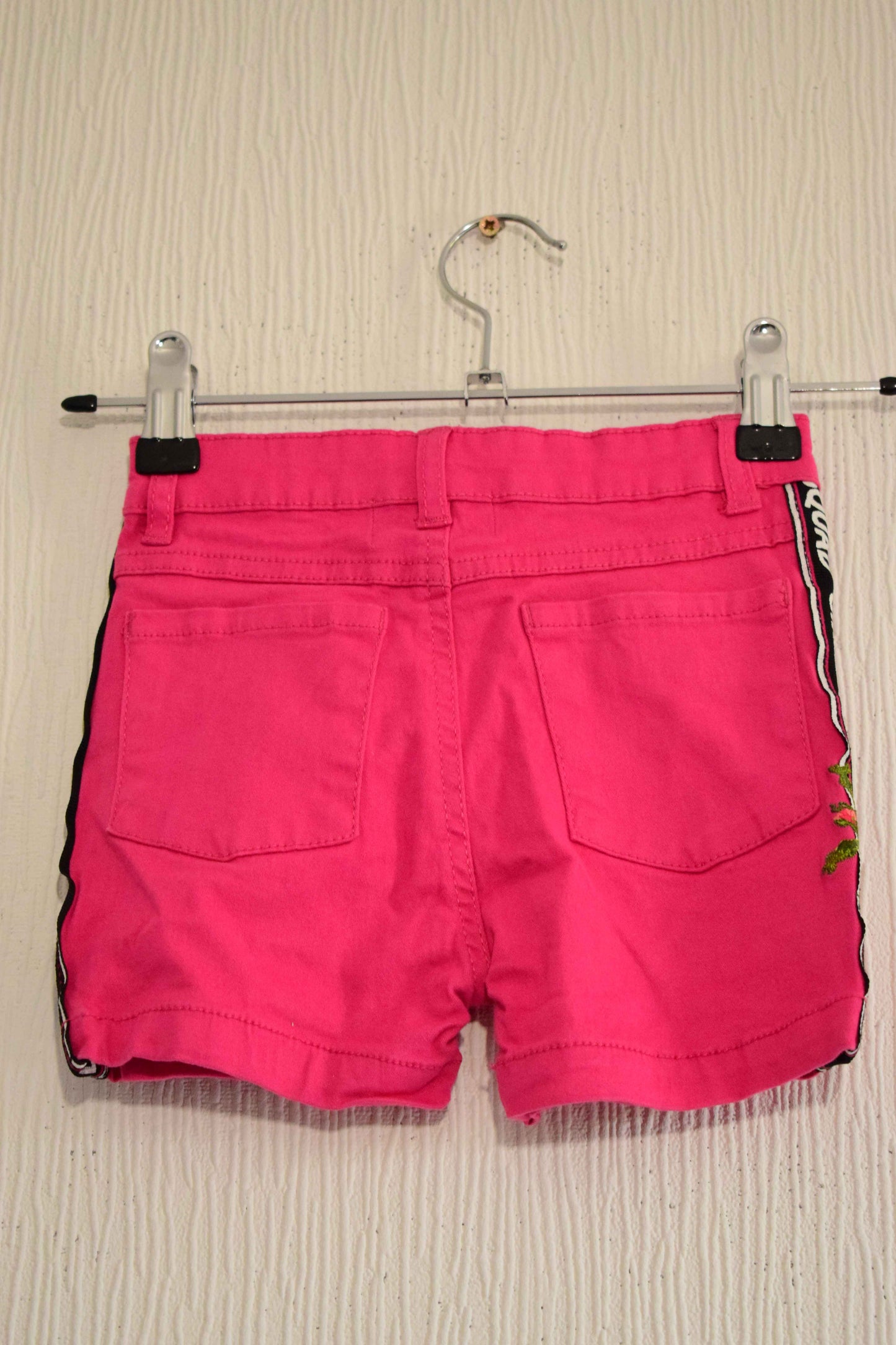 Short en twill rose fuchsia brodé roses – Neuf avec étiquette 2ans