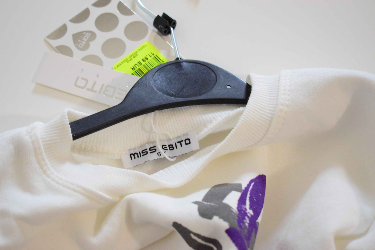 Sweat-shirt col rond blanc cassé avec imprimé graphique violet et gris 5 ans