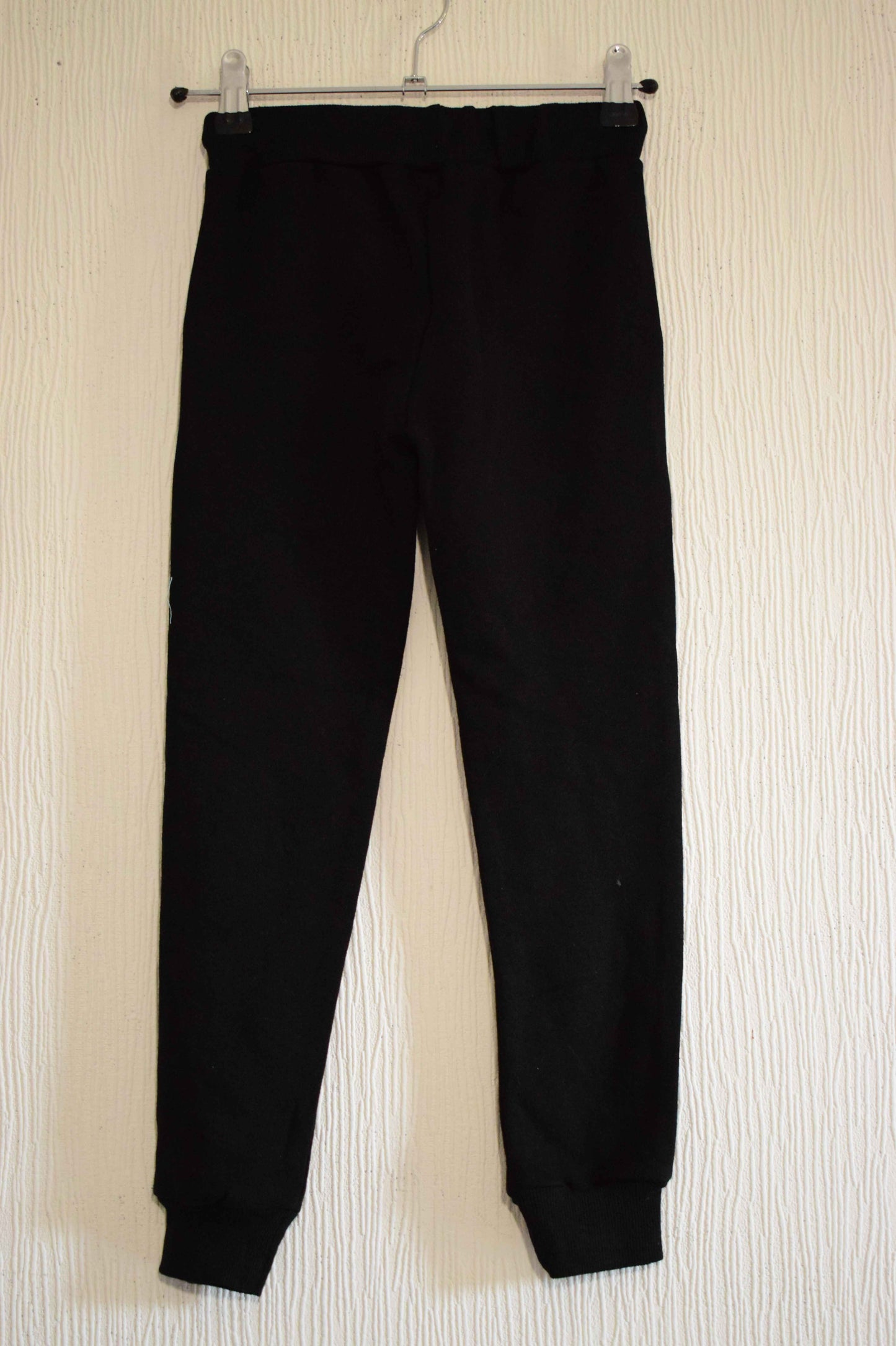 Pantalon de jogging enfant noir avec inscription "emotion" violette 5 ans