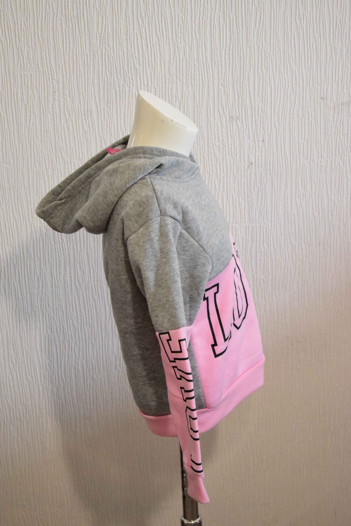 Sweat à capuche bicolore gris et rose avec imprimé "LOVE" pour fille 7 Ans