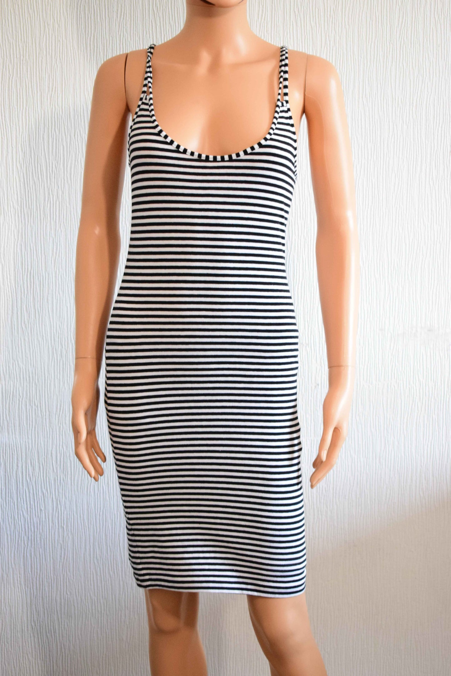 Robe moulante à rayures horizontales noir et blanc M