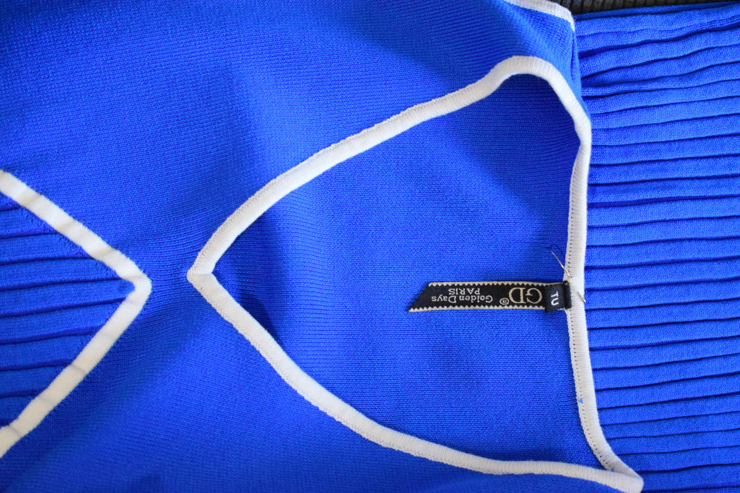 Robe moulante sans manches bleue avec détails blancs T.U