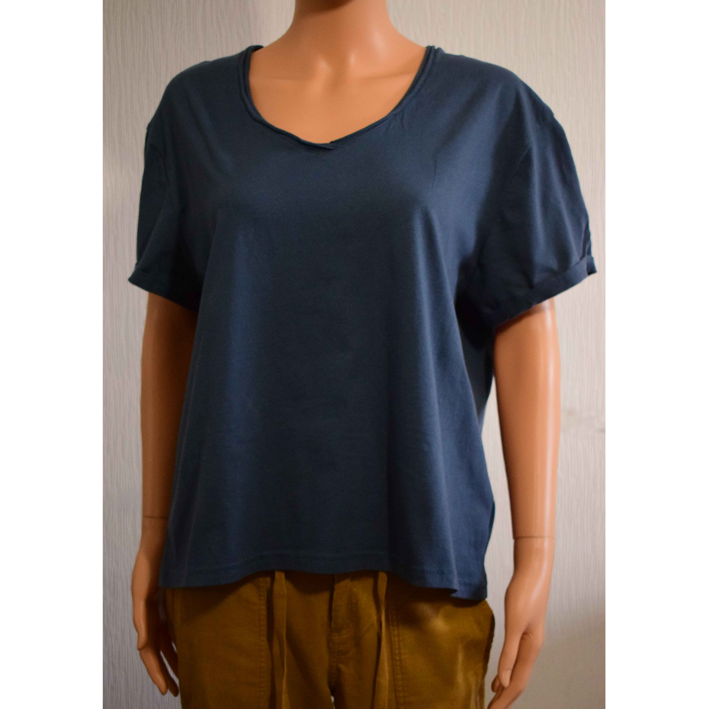 T-Shirt Col V Manches Retroussées Hanes